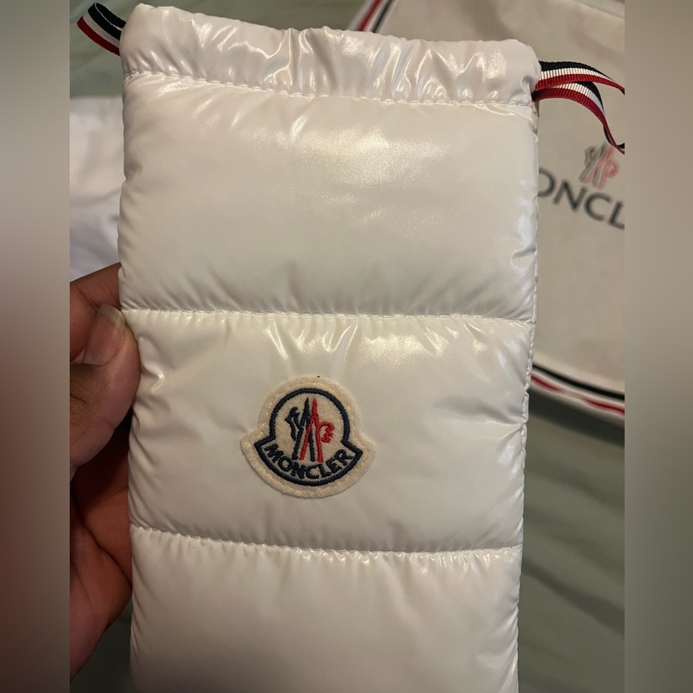 Moncler Bundle. Dust bag, zipper pouch, glasses cloth & sunglass holder. - Picture 3 of 7